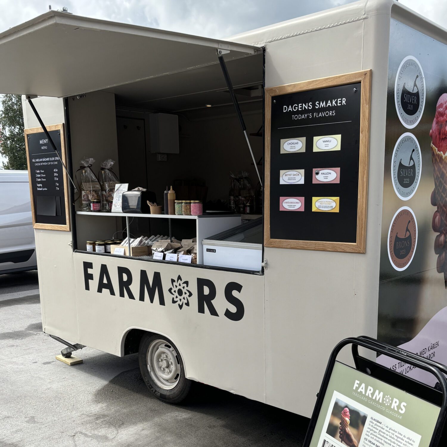 Fem sorters glasser från Farmors glassprovning